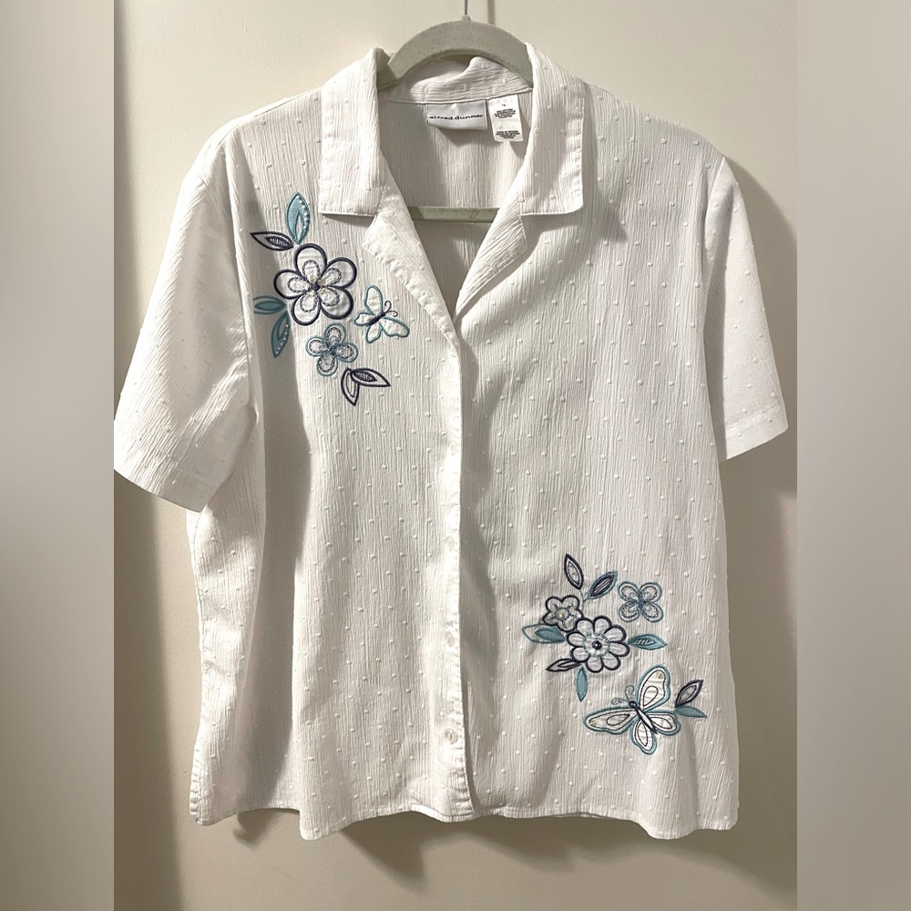Alfred Dunner Embroidered White Short Sleeve Button Down V Neck Blouse Sz 16